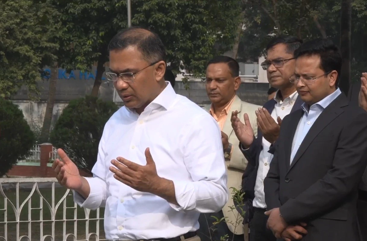 ছোট ভাই আরাফাত রহমান কোকোর কবর জিয়ারত করলেন তারেক রহমান